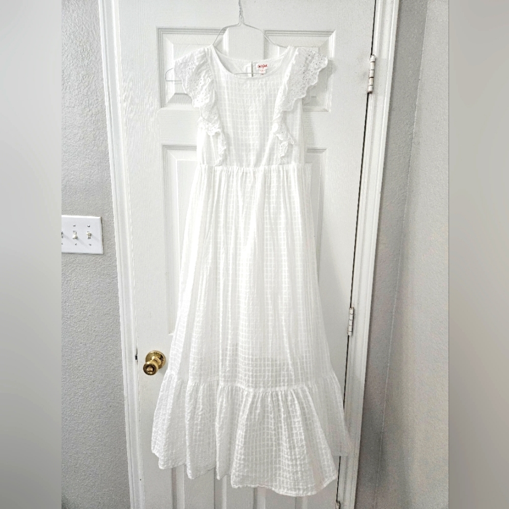 Girls white maxi dress 👗